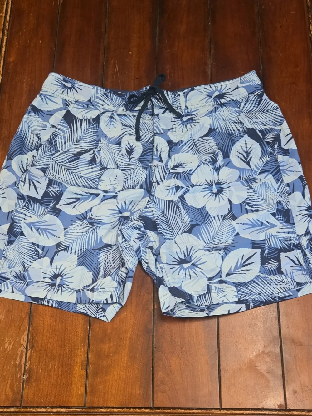 L.L. Bean Men's Navy and Light Blue Floral Swim Board Shorts